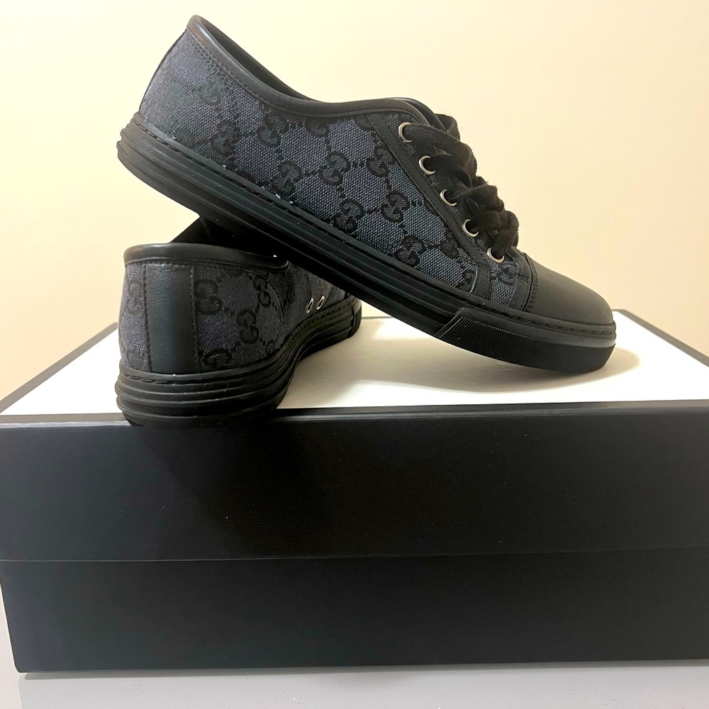Gucci low top Canvas sneakers. Size:5